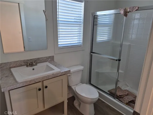 2nd Batroom