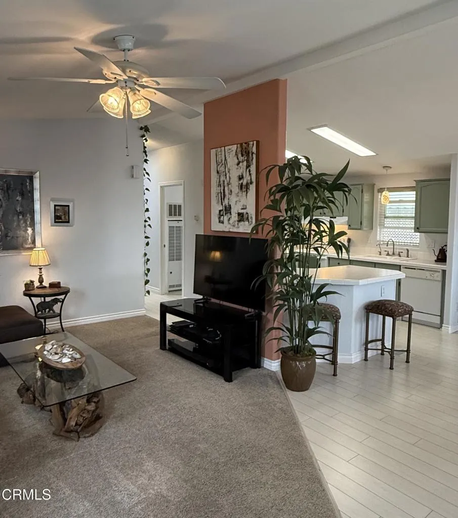 Open concept to kitchen