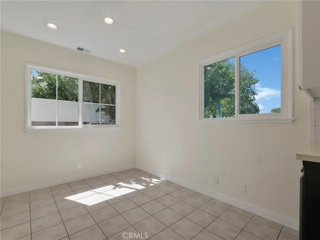 Kitchen Dining Area