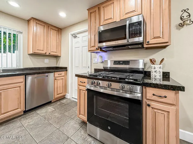 bKitchen and Dining5