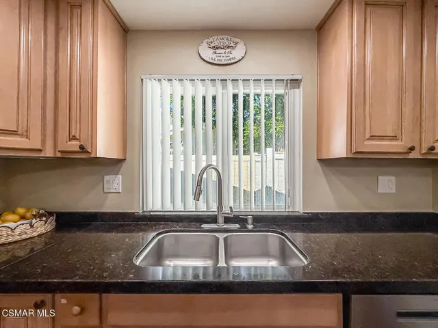 bKitchen and Dining7