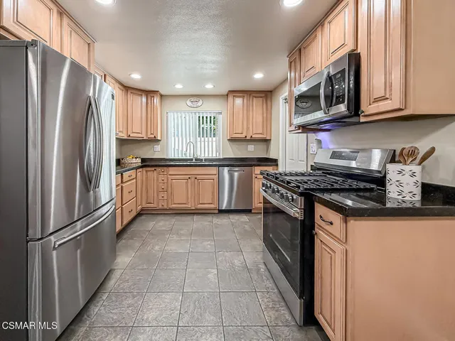 bKitchen and Dining4