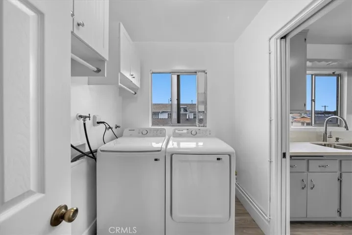 Washer/dryer included