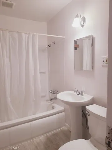Bathroom, 1087