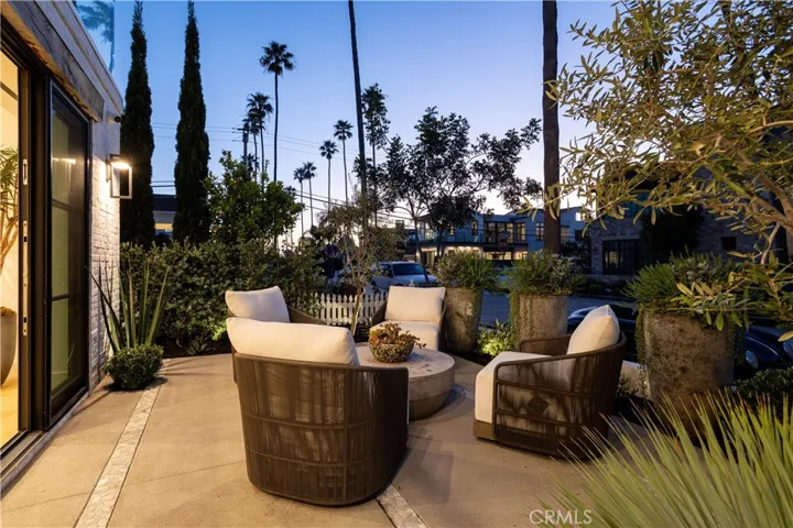 304 Goldenrod Avenue, Corona Del Mar, California 92625