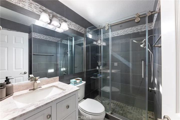 2nd Bathroom