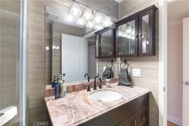 Primary, en-suite Bathroom