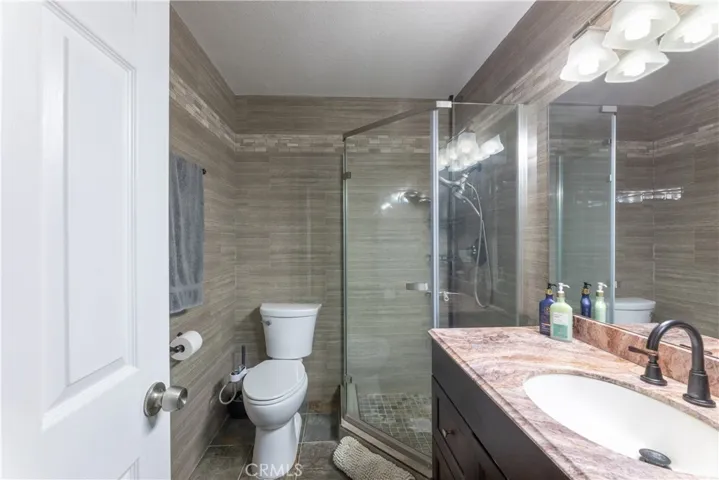 Primary, en-suite Bathroom
