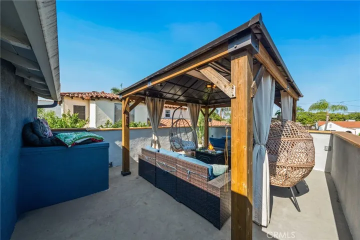 Roof deck with Pergola shade.