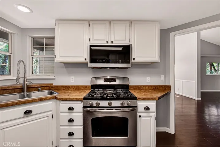 5-burner gas stove/oven & microwave hood
