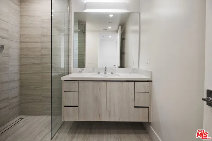 Photos may not depict the avai