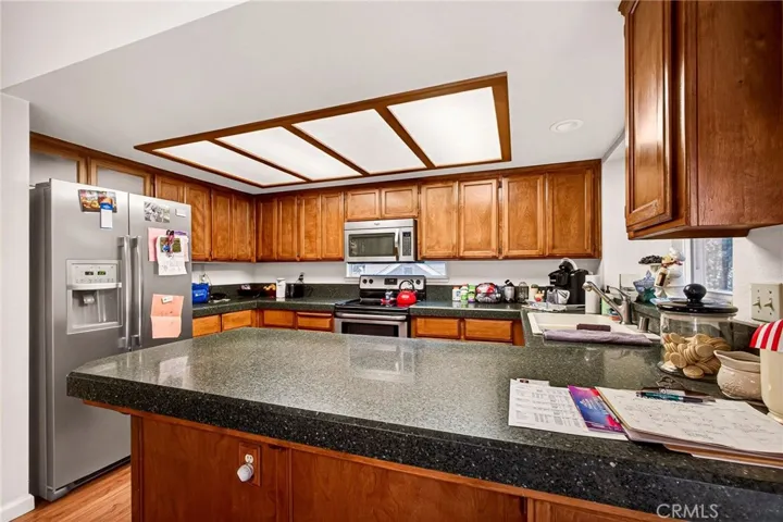 granite countertops & lots of storage
