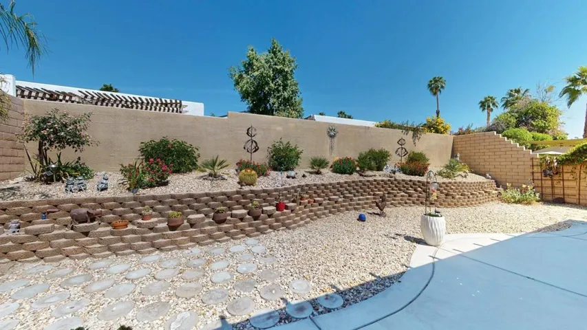 118-Shoreline-Dr-Rancho-Mirage-CA-92270-