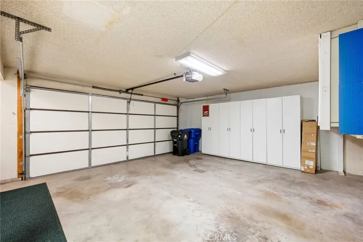 9555 Via Venezia, Burbank, California 91504