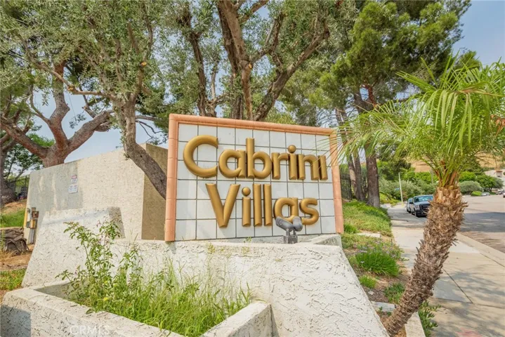 9555 Via Venezia, Burbank, California 91504