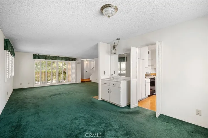 9555 Via Venezia, Burbank, California 91504