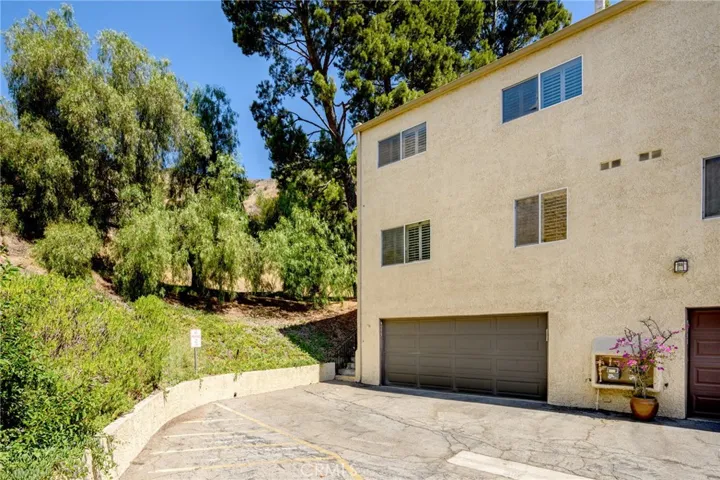 9555 Via Venezia, Burbank, California 91504