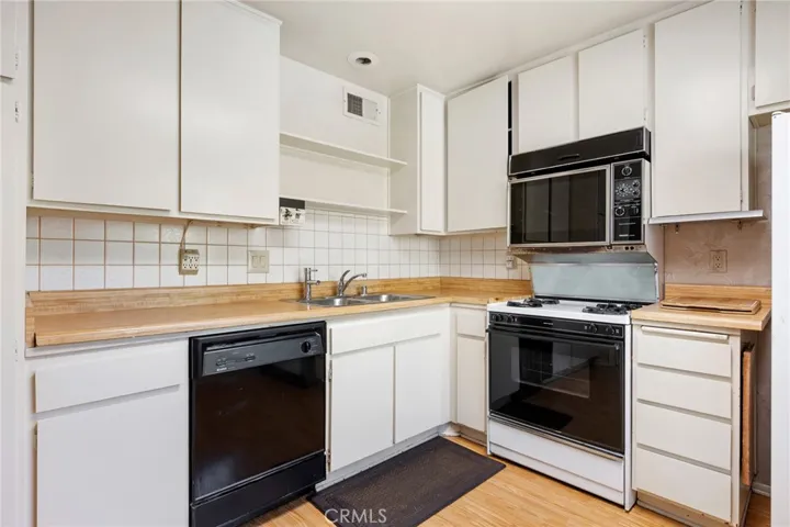 9555 Via Venezia, Burbank, California 91504
