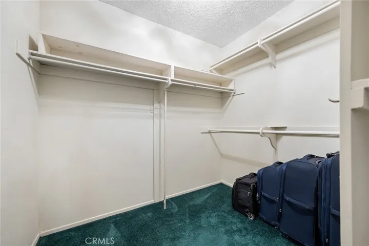 9555 Via Venezia, Burbank, California 91504