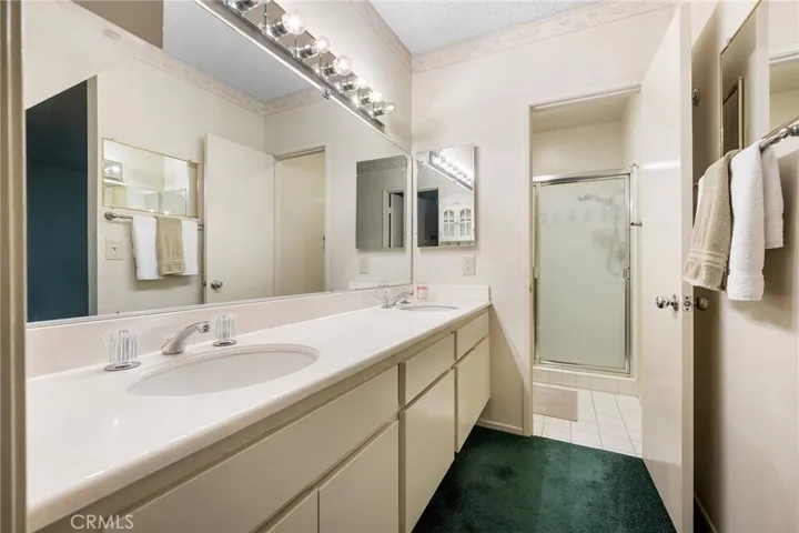 9555 Via Venezia, Burbank, California 91504