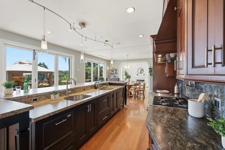 380 Mockingbird Ridge Road, Watsonville, California 95076
