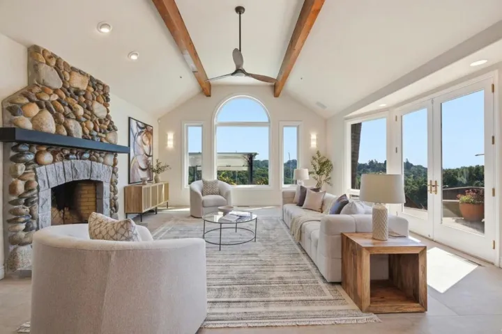 380 Mockingbird Ridge Road, Watsonville, California 95076