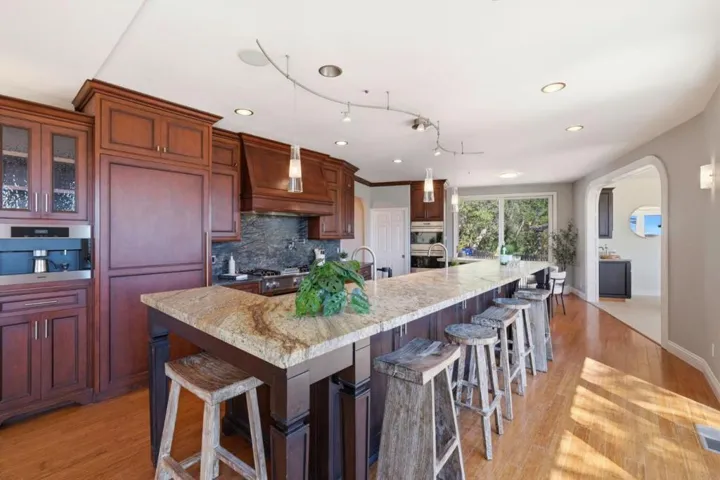 380 Mockingbird Ridge Road, Watsonville, California 95076