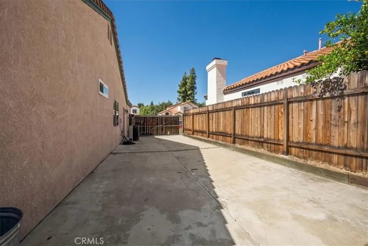 Side yard/RV parking area