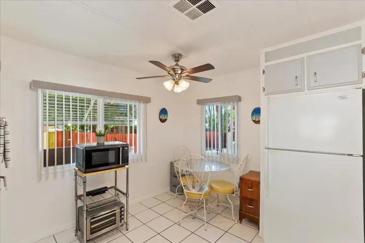 93 Jupiter 11-Kitchen