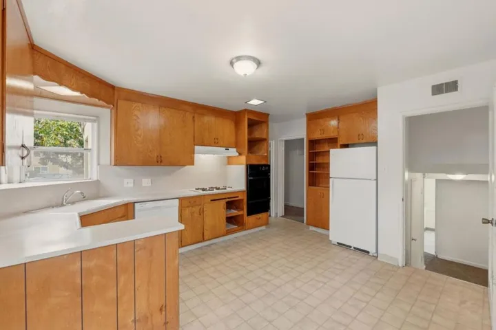 24952 Cypress Avenue, Hayward, California 94544