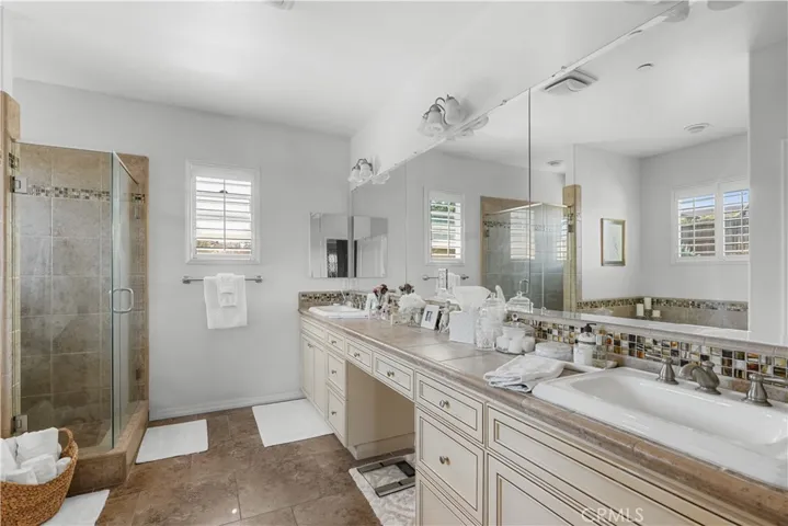 Primary En-Suite Bathroom