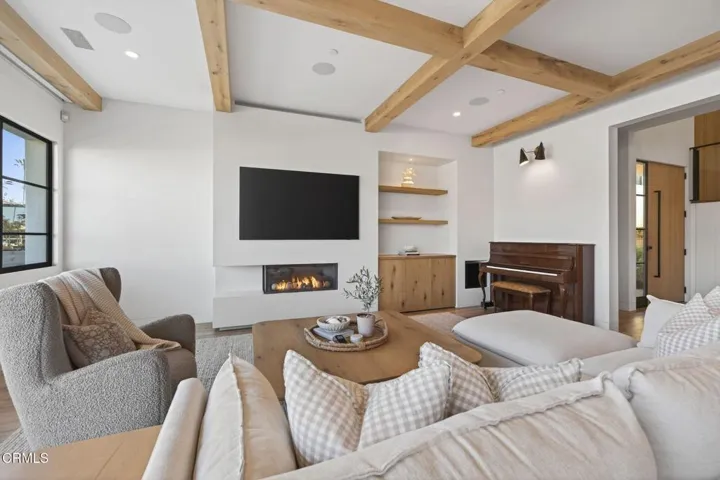 1305 Beachmont St, Ventura