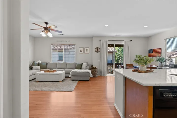 Living room/ Kitchen