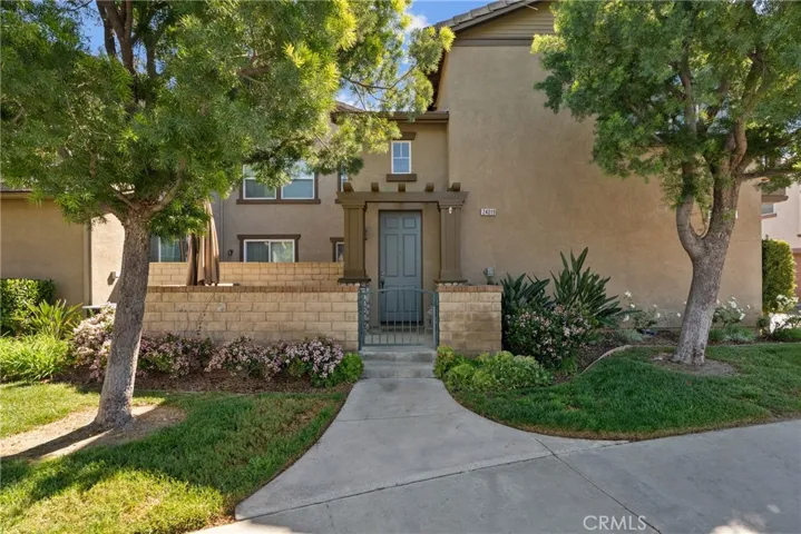 Front entry with courtyard