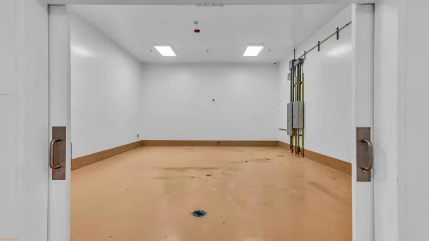 Manufacturing/Packaging Room