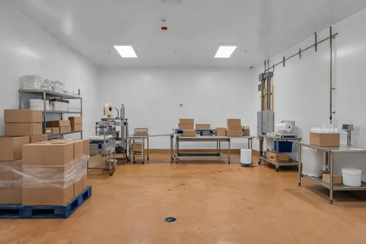 AI Manufacturing/Packaging Room