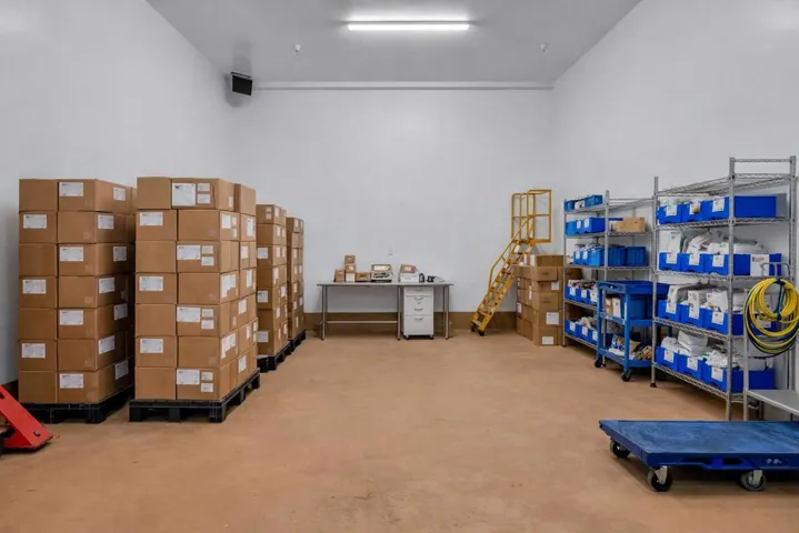 AI Packaging/Storage Room
