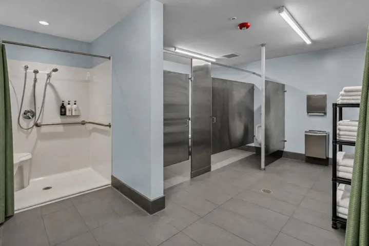 AI Stage Shower 1