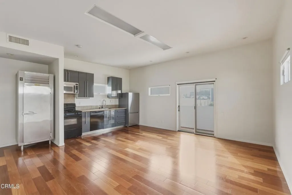 Unit B Kitchen 3