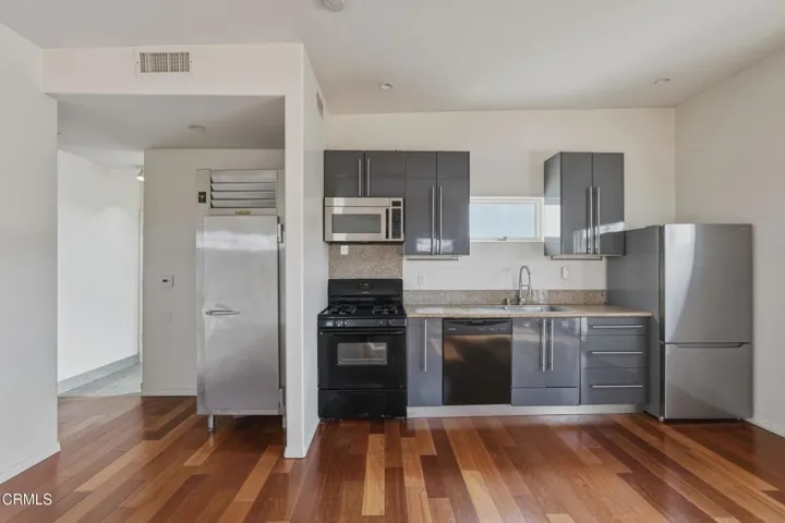 Unit B Kitchen 4