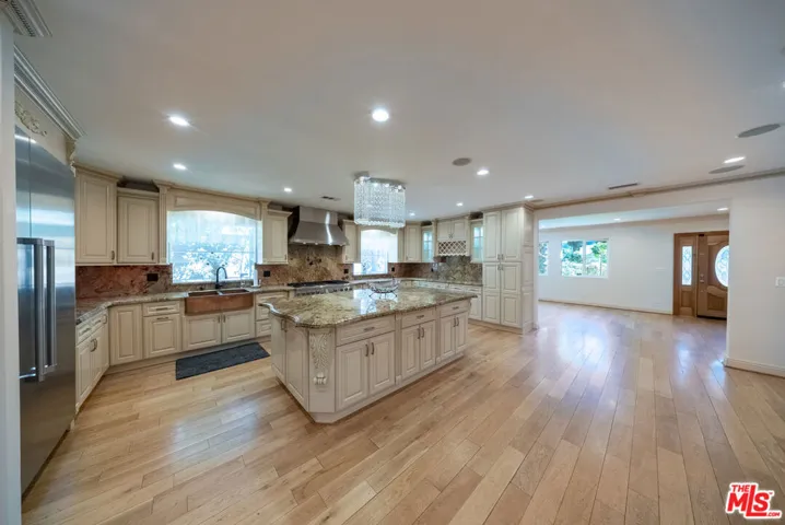 Kitchen/ Dining