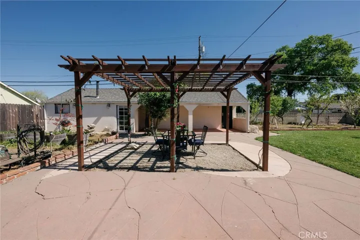 Outdoor Pergula Area