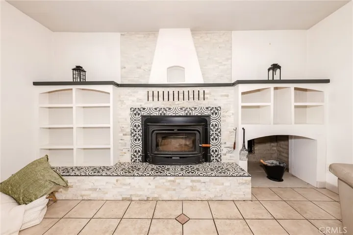 Fireplace w/insert & built-ins Family room