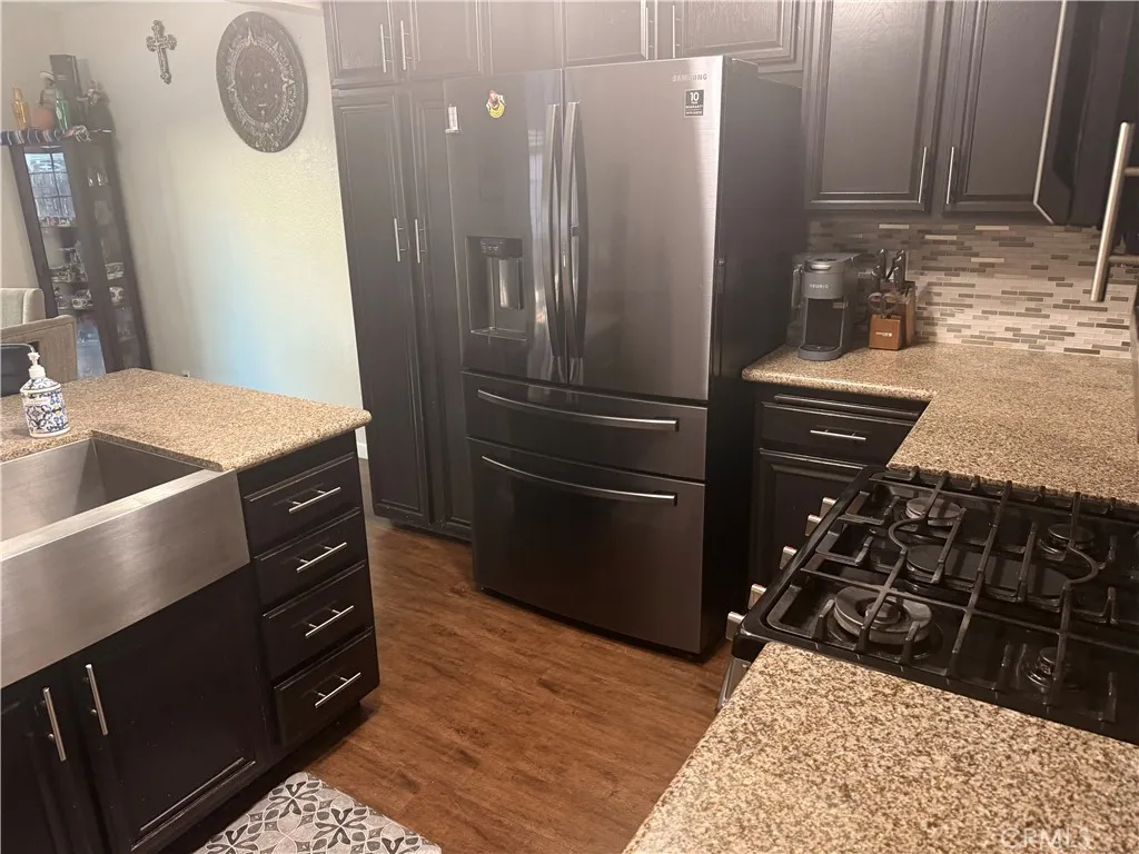 863 Encino, Corona, California 92882 — photo 5