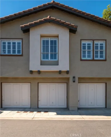Garage (center door)