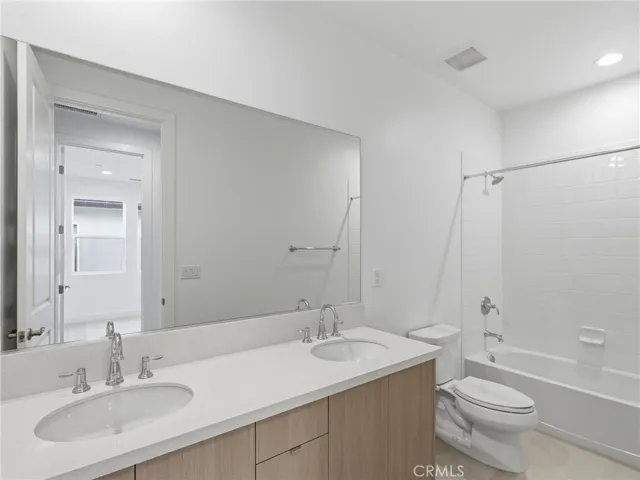 Secondary Bathroom 4 and 5: Merle - Skylar II Collection at Valencia FivePoint - Homesite 30