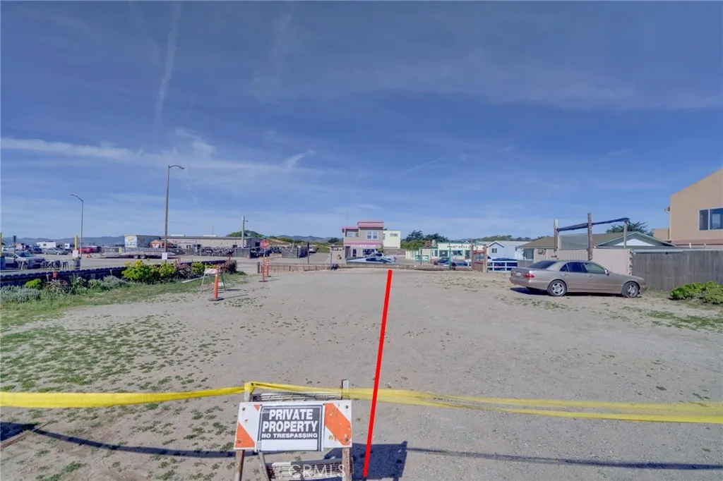 approximate delination of 316 Pier lot and 320 Pier lot. 320 interior lot is no longer available for sale.