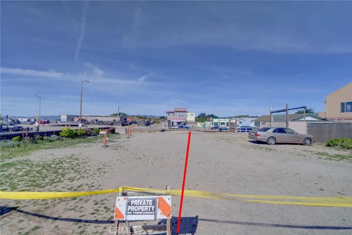 approximate delination of 316 Pier lot and 320 Pier lot. 320 interior lot is no longer available for sale.