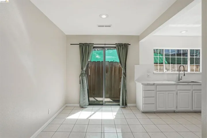 Unfurnished room featuring light tile patterned floors and recessed lighting