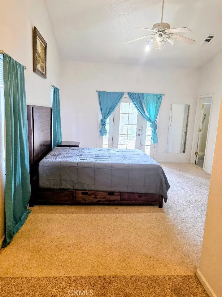 LARGE MASTER BEDROOM